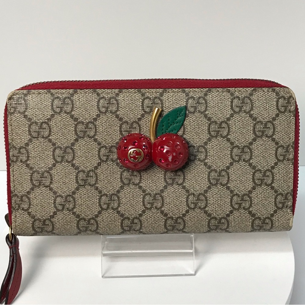 GUCCI GG Supreme 3D Cherry Long Zip Around Wallet 😍🍒♥️